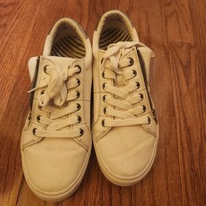 Casual Cream Sneakers